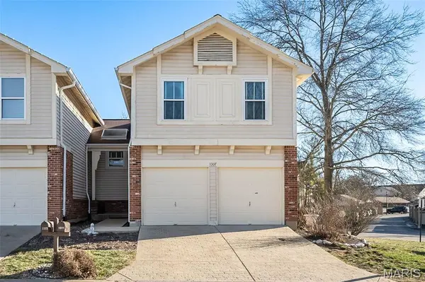 1337 Stone Run DR, Ballwin, MO 63021