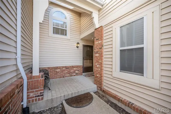 1337 Stone Run DR, Ballwin, MO 63021