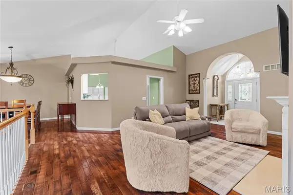 780 Emerald Oaks CT, Eureka, MO 63025