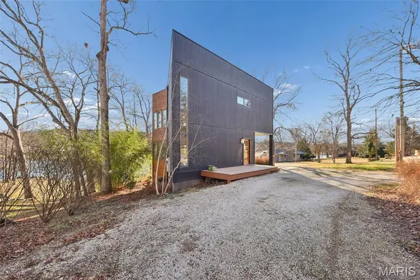 6252 N Lakeshore Drive, Byrnes Mill, MO 63051