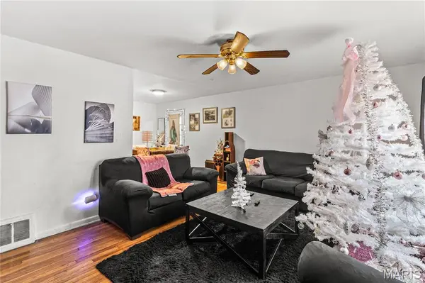 38 Bayview CT, Ferguson, MO 63135