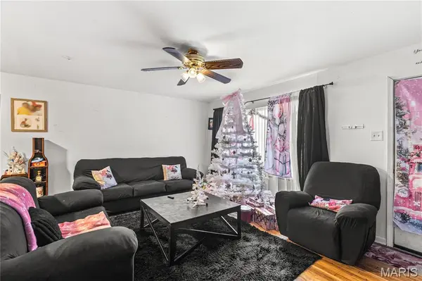 38 Bayview CT, Ferguson, MO 63135