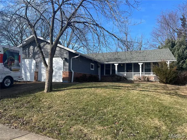 1433 Glenlea DR, Maryland Heights, MO 63043