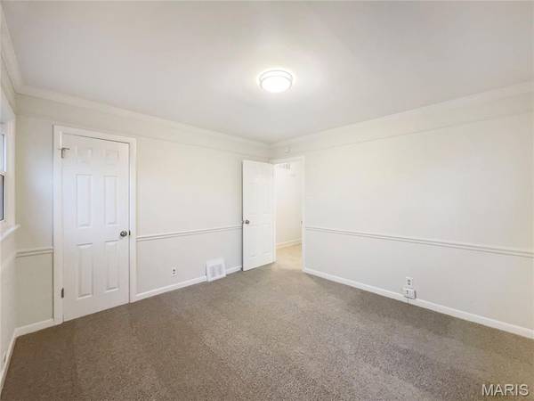 614 Barton LN, Ballwin, MO 63021