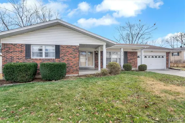416 Dove DR, St Charles, MO 63301