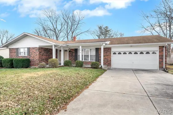 416 Dove DR, St Charles, MO 63301
