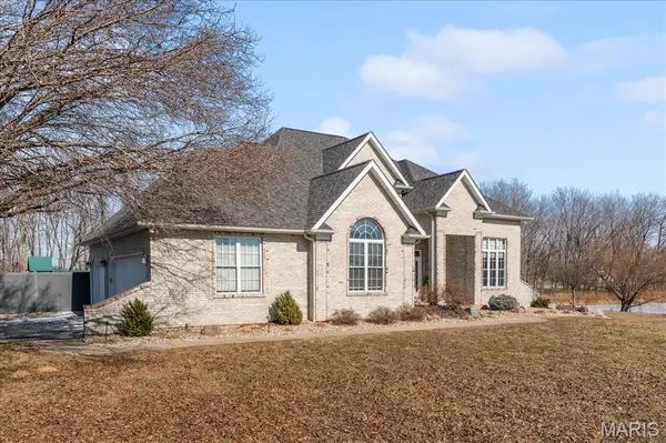 8225 Peabody RD, Freeburg, IL 62243