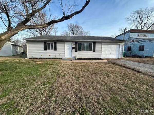 3 Saint Columba DR, Cahokia, IL 62206