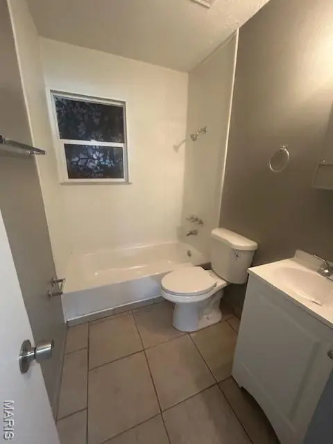 23 Delores DR, Cahokia, IL 62206