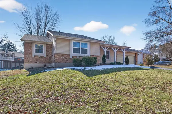15648 Silverlake CT, Chesterfield, MO 63017