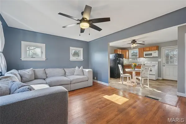 911 Self DR, Fenton, MO 63026