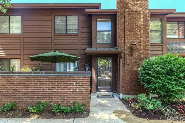 1940 Meadowtree LN #1,  Kirkwood,  MO 63122