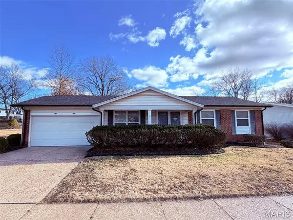 1864 Redcoat DR,  Maryland Heights,  MO 63043