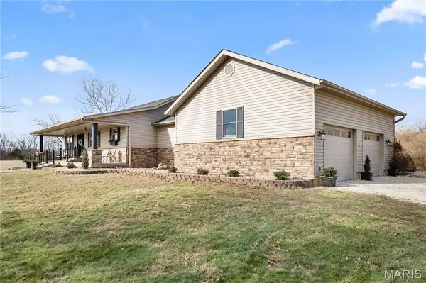 12199 Niemeyer TRL, Butler, IL 62015