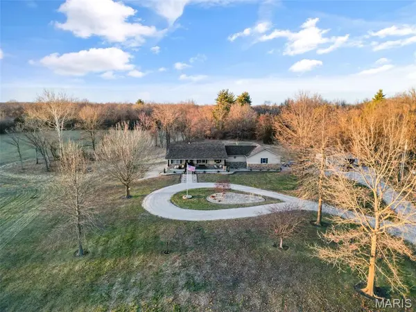 12199 Niemeyer TRL,  Butler,  IL 62015