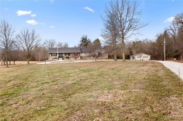 12199 Niemeyer TRL, Butler, IL 62015