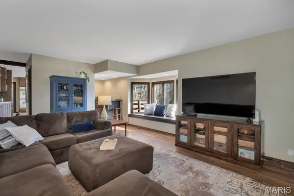 710 Briarfarm LN, Kirkwood, MO 63122