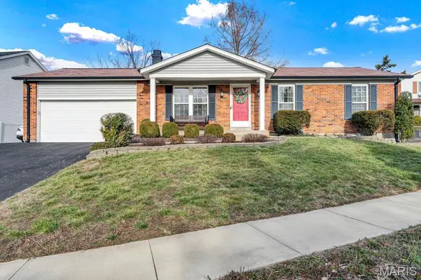 4727 Ringer RD, St Louis, MO 63129
