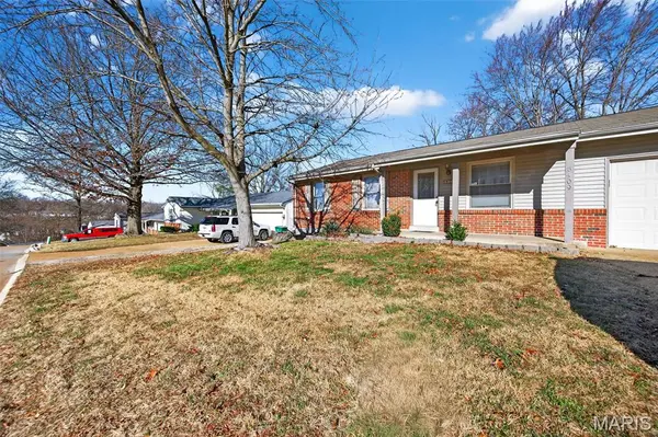5409 Winthrop DR, High Ridge, MO 63049