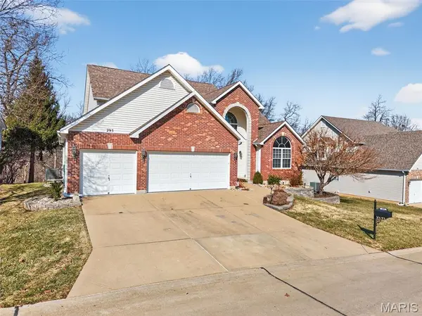 295 Romaine Spring VW, Fenton, MO 63026