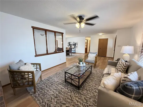1945 Old Gray Summit RD, Pacific, MO 63069