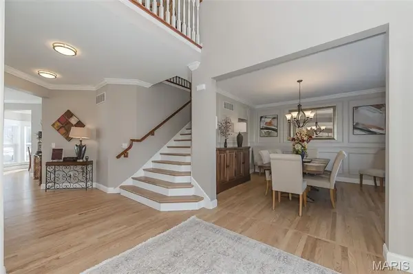 422 Blackwolf Run DR, Wildwood, MO 63040