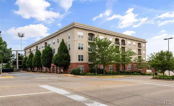 1270 Strassner DR #3408, Brentwood, MO 63144