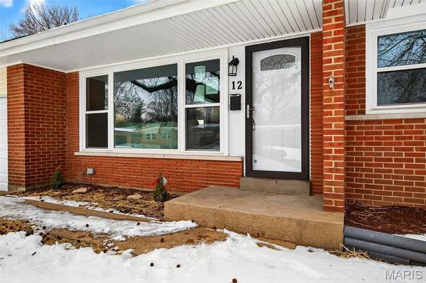 12 Thackery CT, Florissant, MO 63031