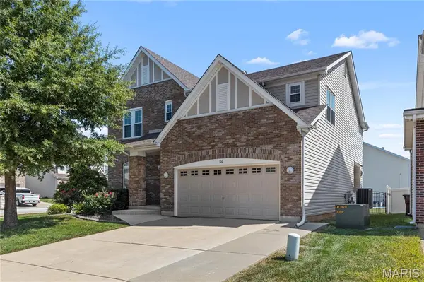 100 Berry Manor CIR, St Peters, MO 63376