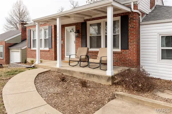 2837 Manderly DR, Brentwood, MO 63144