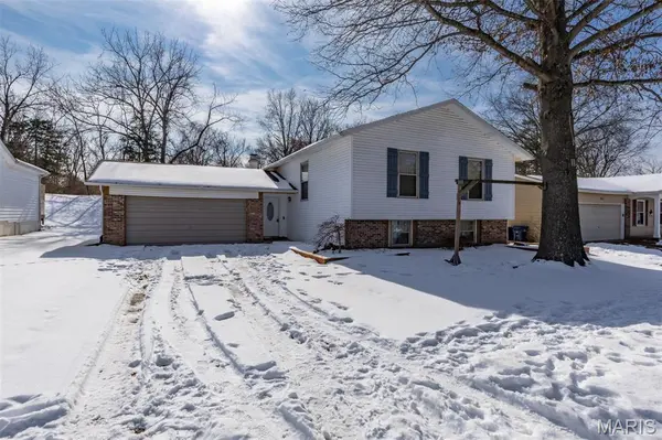 284 Brightfield DR, Ballwin, MO 63021