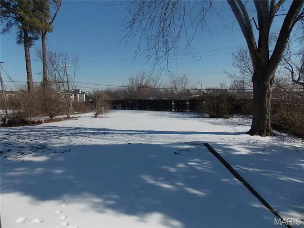 320 View Point LN, Lake St Louis, MO 63367