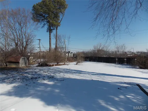 320 View Point LN, Lake St Louis, MO 63367