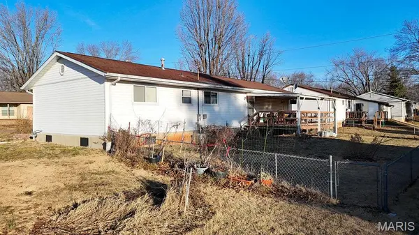 202 Meadowbrook DR, Farmington, MO 63640