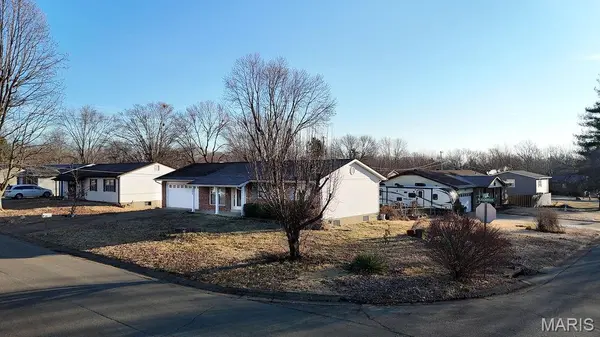 202 Meadowbrook DR, Farmington, MO 63640