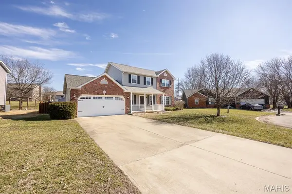 1028 Meadows CT, Maryville, IL 62062