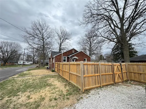 204 N Charcoal ST, Troy, IL 62294