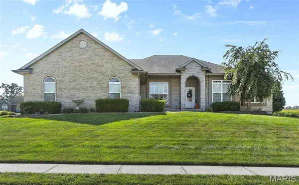 2033 Grandview DR, St Jacob, IL 62281