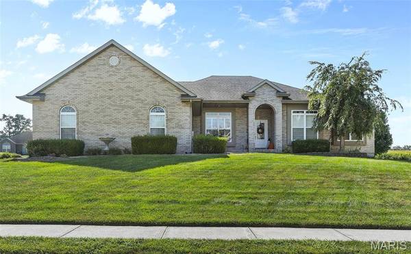 2033 Grandview DR, St Jacob, IL 62281