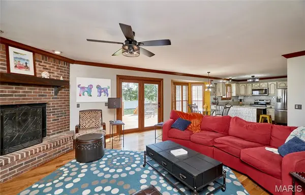 404 Chantilly CT, Warrenton, MO 63383