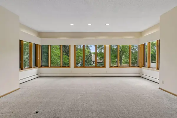 1830 Eagle Ridge DR #2003, Mendota Heights, MN 55118