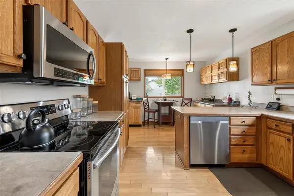 921 Aspen LN, Montrose, MN 55363