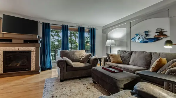 1107 Knollwood TRL, Altoona, WI 54720