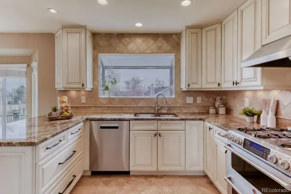 9378 Shadowglen CT, Highlands Ranch, CO 80126