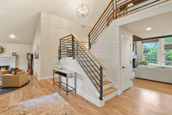 2 Porcupine LN, Littleton, CO 80127