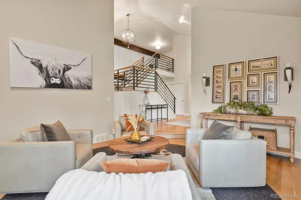 2 Porcupine LN, Littleton, CO 80127