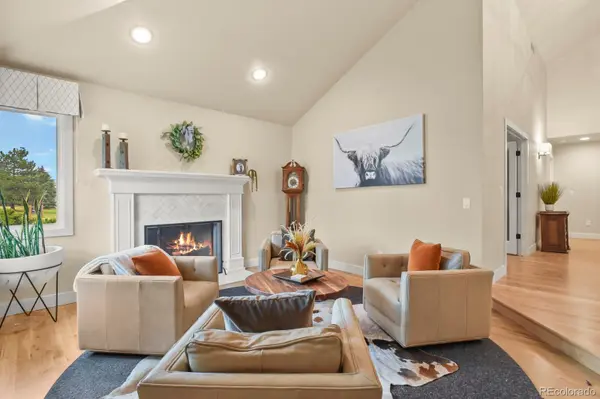 2 Porcupine LN, Littleton, CO 80127