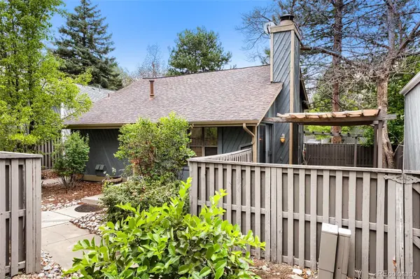 10223 E Peakview AVE, Englewood, CO 80111