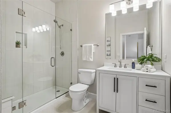 5677 S Park PL #B204, Englewood, CO 80111