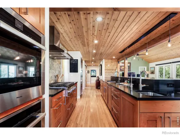 300 Colard LN, Lyons, CO 80540